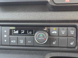 車内環境を自動でコントロールするフルオートエアコン。長距離ドライブも快適です。
