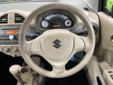 インテリアに合わせたデザインのステアリングは、運転される方のことも考え、運転しやすい形状、大きさです。是非一度、実際に触ってお確かめください。