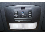 運転席上部の操作部です。ムーンルーフの操作部です。