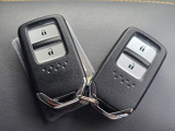 便利なスマートキー付き。キーを取り出さずにドアの施錠・解錠やエンジン始動が可能です。