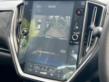 【マルチテレインモニター】車のフロントやサイドのカメラ画像を同時にモニター表示することで、悪路や狭い道を走行時でも周囲の状況確認ができ安心!本格SUVにうれしい装備です♪