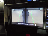☆両サイドビューです!左右両サイドに設置されたカメラからの映像を表示し、車両側方の安全確認や狭い小路での接触回避などの操作を補助するモードです。
