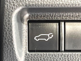 【パワーバックドア】スマートキーや運転席のボタンを押すだけでリアゲートが自動で開閉します!荷物を持っている時や、高い位置にあるバックドアを閉める際に便利な機能です♪