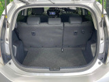普段のお買い物や通勤、送迎等に十分な荷室スペースを確保しております。セカンドシートを倒すと、大きな荷物の積載も可能です♪