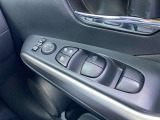 全席パワーウィンドウとなっています。運転席はオートになっているのでワンタッチ開閉することが出来ます。