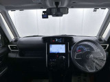 落ち着いたカラーの内装で、ゆったりと運転したい方に。