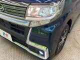 【LEDヘッドライト】悪天候や夜間走行時も良好な視界を確保し安心して運転できる高輝度LEDヘッドライトを装備!点灯速度が早く、消費電力も抑えられています。