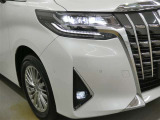 LEDヘッドライトです。デザイン性がよくとても明るいので、夜間の走行や悪天候でも安心です。しかも長寿命!