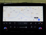 純正ナビを装備。タッチパネル式で使いやすく、お出かけもラクラクです。