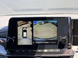 車を空から見たような映像が映る、アラウンドビューモニターで車両周辺の安全確認も一目でできます!小さなお子様や障害物も確認できるので、運転のし易さだけではなく事故防止にも役立ちます♪