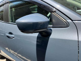ウィンカーがドアミラーに内蔵されています。ドレスUP効果が主ですが、周りの車からも気づいてもらい易いので、安全性もにも繋がっています。