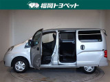 スライドドアは両側手動式です。