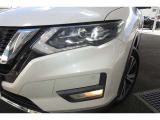 明るいLEDヘッドライト採用で夜の運転も安心です。フォグランプもついていて、霧の中でも明るい視界を確保します。