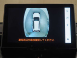 パノラミックビューモニター付きです。車両を上から見たような映像をディスプレイオーディオ画面に表示。運転席からの目視だけでは見にくい、車両周辺の状況をリアルタイムでしっかり確認できます。