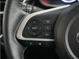 ハンドルにオーディオ操作用スイッチを備え、手を放さずに操作可能。安全性と利便性を両立しています。