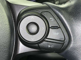 ステアリングスイッチ付き。前方から目を離すことなく操作することが可能です。