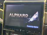 【大画面ナビ】人気の大型10インチナビを装備。存在感のある大画面はインパクト大!ナビ利用時のマップ表示は見やすく、テレビやDVDは臨場感がアップ!いつものドライブがグッと楽しくなります♪