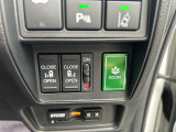 運転席の手元で助手席側スライドドアの開閉操作が可能です。