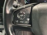 ステアリングにオーディオ操作スイッチが付いています。オーディオ画面に直接タッチしなくても操作が出来ますので、運転に集中できます。
