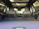 後部座席を倒すとかなりの広さがあり大きな荷物もラクラク積めますよ!