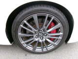 19インチの迫力ある素敵なアルミホイールです☆タイヤサイズは245/40R19です♪