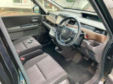 自社整備工場併設! 納車整備からアフターフォローまでお任せください。 車検や定期点検、オイル交換はもちろん、ナビやドラレコ、バックカメラ、ETC等の取り付けも当店にお任せください。