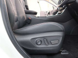 パワーシート搭載。微妙な調整が手軽にでき、ピッタリなポジションで運転することが可能です。