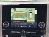 【全周囲モニター】フロント+サイド+バックにカメラが装着されています。車庫入れが苦手な方もこれがあれば安心ですね。