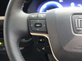 ステアリングスイッチ付き。前方から目を離すことなく操作することが可能です。
