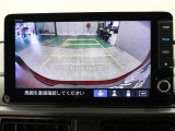 【バックカメラ】シフトを「R」の位置に入れると、自動的に画面がカメラ映像に切り替わり後方の視界をサポートする必須装備です!