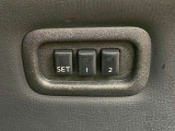 【運転席ポジションメモリー付パワーシート】ワンタッチで記憶させていたシートの前後・リクライニングはもちろんシートリフターも備えます☆快適なドライブをお楽しみ下さい♪
