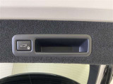 パワーバックドア搭載でバックドアの開閉が指1本♪