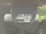 【プリクラッシュセーフティ】前方の車両等を検知し、衝突しそうな時は警報で注意を促し、ブレーキを踏む力をサポート。ブレーキを踏めなかった場合は衝突被害軽減ブレーキが作動、衝突回避をサポートします。