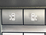 【両側パワースライドドア】スマートキーや運転席のスイッチで後席両側スライドドアの開閉が可能♪電動だから力を入れてドアを開ける必要が無く、小さなお子様でも簡単に開け閉めでき快適です♪