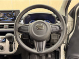 毎日触れるハンドル部分。ハンドルは車を運転するうえで、ずっと握っている重要なパーツです。手にフィットするものがいいですよね〜!