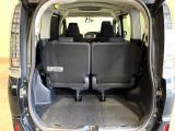 普段のお買い物や通勤、送迎等に十分な荷室スペースを確保しております。セカンドシートを倒すと、大きな荷物の積載も可能です♪