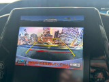 【バックカメラ】運転席から画面上で安全確認ができます。駐車が苦手な方にもオススメな便利機能です。