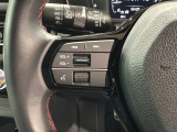 ステアリングにオーディオ操作スイッチが付いています。オーディオ画面に直接タッチしなくても操作が出来ますので、運転に集中できます。