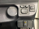 【電動格納ミラー】サイドミラーは電動格納式となっており、狭い駐車場でもキズがつくリスクを抑えられます。