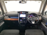 【前方視界】開放的な前方視界!運転がしやすく疲れにくいです♪窓が大きく、見通しがとっても良いおクルマですよ♪