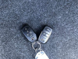 スマートキー2本付き!キーをポケットやカバンに入れておくだけでドアの施錠・開錠やエンジンスタートの操作が簡単です!