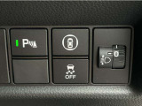 パーキングセンサーや横滑りを防ぐVSA等のスイッチ類は運転席の右側、手の届きやすい位置にあります。