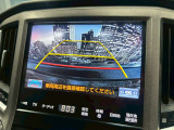 【バックカメラ】運転席から画面上で安全確認ができます。駐車が苦手な方にもオススメな便利機能です。