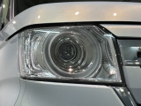 LEDヘッドライトは、点灯の瞬間から最大光量を発揮し、突然暗くなるトンネルなどでの安定感を高めます。