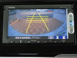 ギヤをRに入れるとナビの画面に後ろの映像が映るリヤカメラ付!後退時の安全確認やコンディションの悪い視界でもカラーバックモニターがドライバーをサポート☆☆☆
