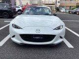 オープン時もクローズ時も崩れない流麗なシルエットです。