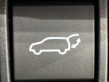 【パワーバックドア】スマートキーや運転席のボタンを押すだけでリアゲートが自動で開閉します!荷物を持っている時や、高い位置にあるバックドアを閉める際に便利な機能です♪