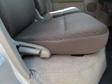 一人一人に合ったポジションにシートを細かく調整することが出来ます。長時間の運転でも疲れにくくなり、安心して運転することに寄与します。