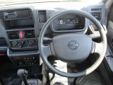 クリッパートラック運転席廻りです。