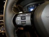 【ステアリングリモコン】ステアリングにオーディオ調節可能なスイッチが装備されていますので運転中でも視線をそらさずにオーディオの調節が可能です!